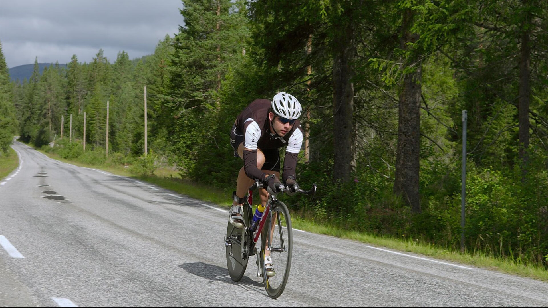 哈兰德连续20场破门，英超火力王再续神迹，哈兰德德甲