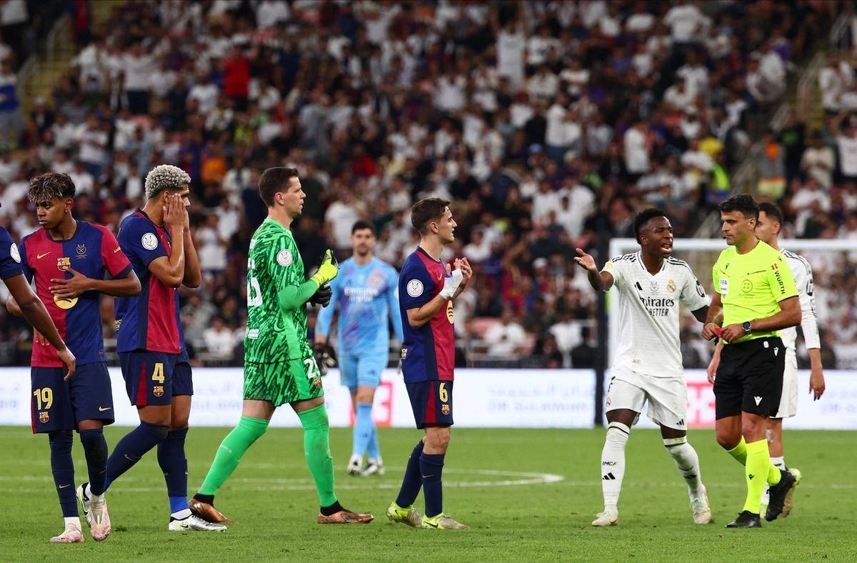 开云体育网站入口-巴萨控球战术解析：从瓜帅到哈维的简单介绍